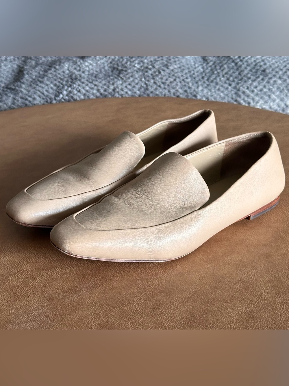Vince Women’s 8.5 Beige Leather Loafers Slip On Flats Minimalist